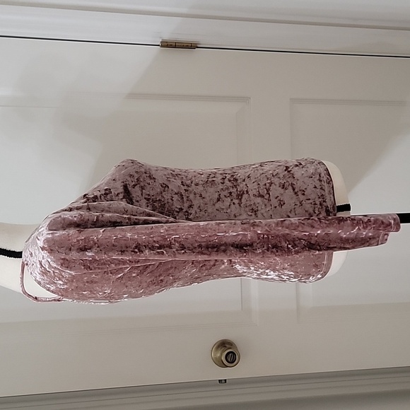Dresscode LA, Size Unknown Dusty Rose Crushed Velvet Long Sleeve Top - Picture 4 of 9